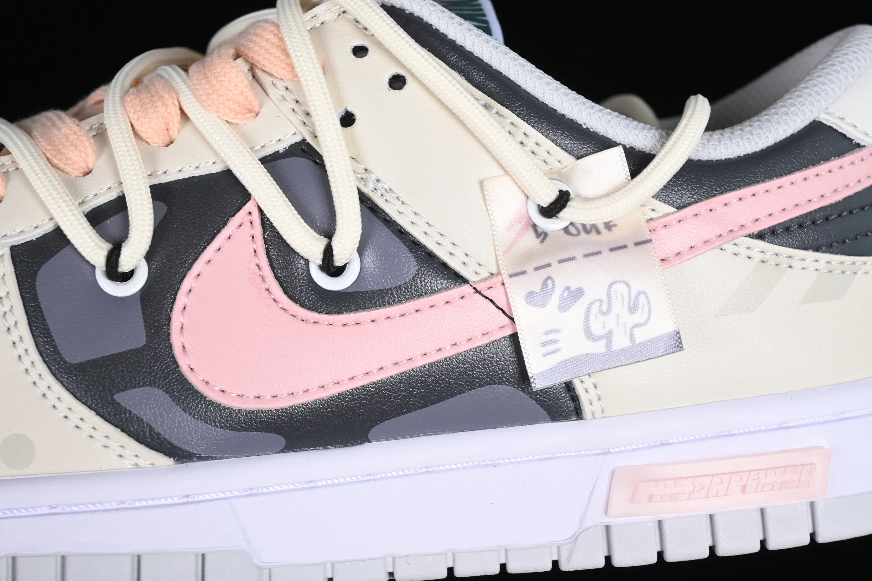 All Categories Nk SB Dunk Series Nk SB Dunk Low Low-top Sneakers Nk Dunk Low Panda Prank-Summer Theme Pink Lover Smoked Cappuccino SB Strappy Low-top Casual Sneakers FD1232-002